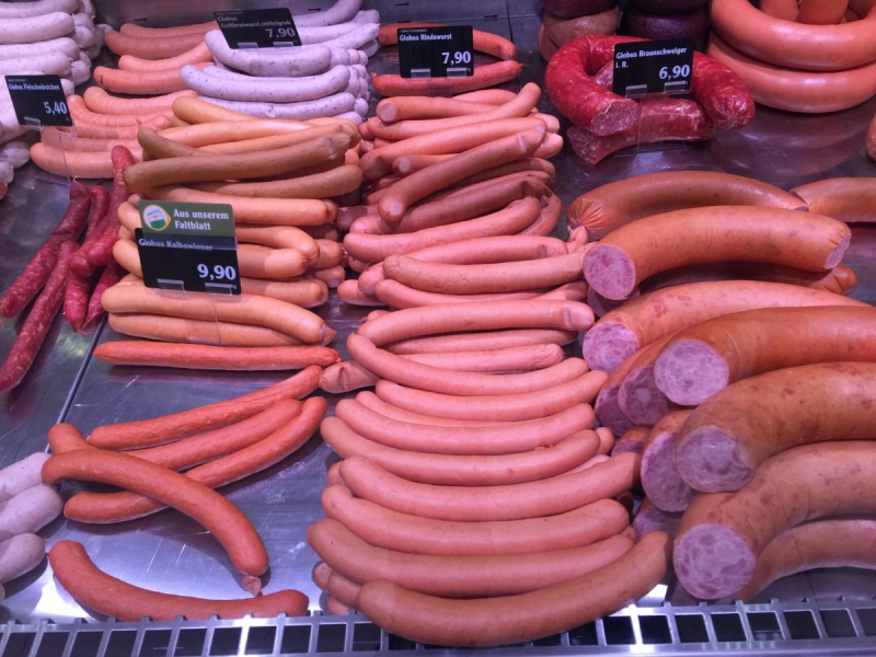 charcuterie-CHATEAUDOUBLE-min_sausages_meat_butchery-1069321